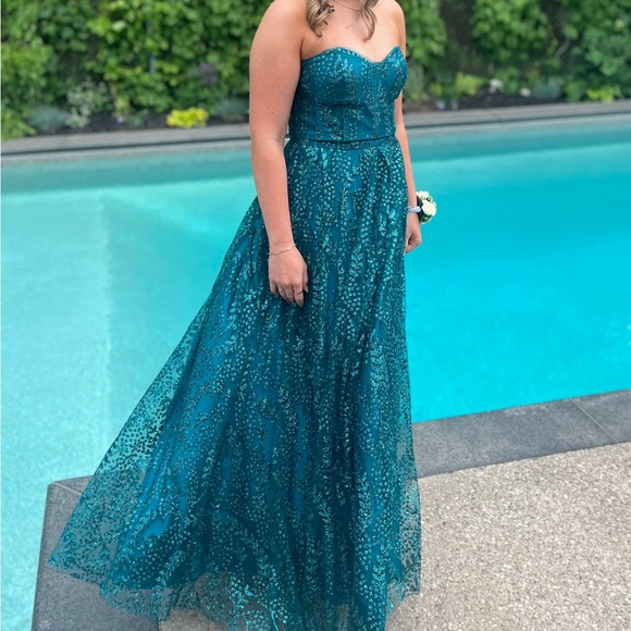 Elegant Teal Strapless Evening Gown with Corset Detail - Picture 6 of 6